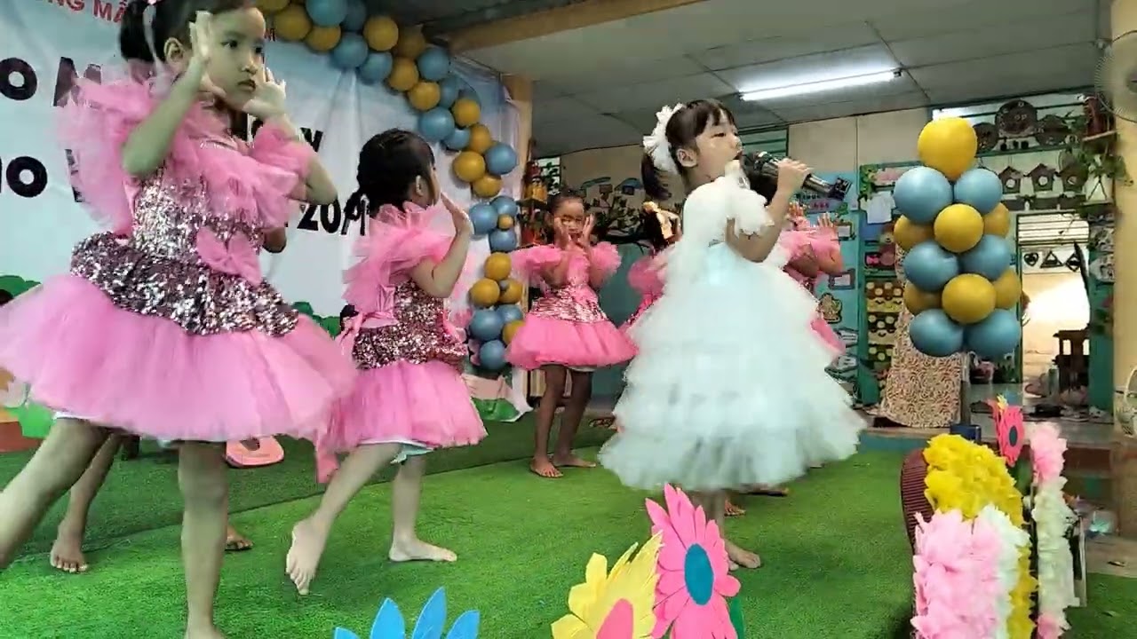 Bé Lika mừng ngày nhà giáo Việt Nam 