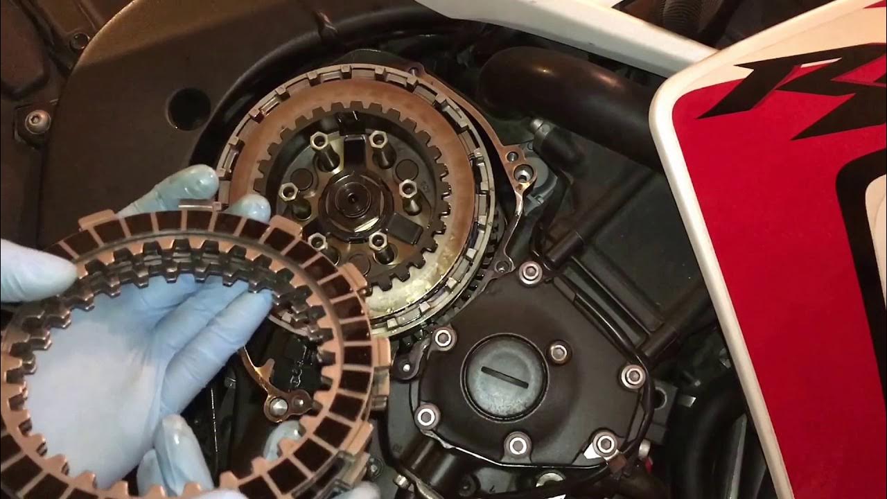 R1 clutch free play adjustment problems (judder spring) YouTube