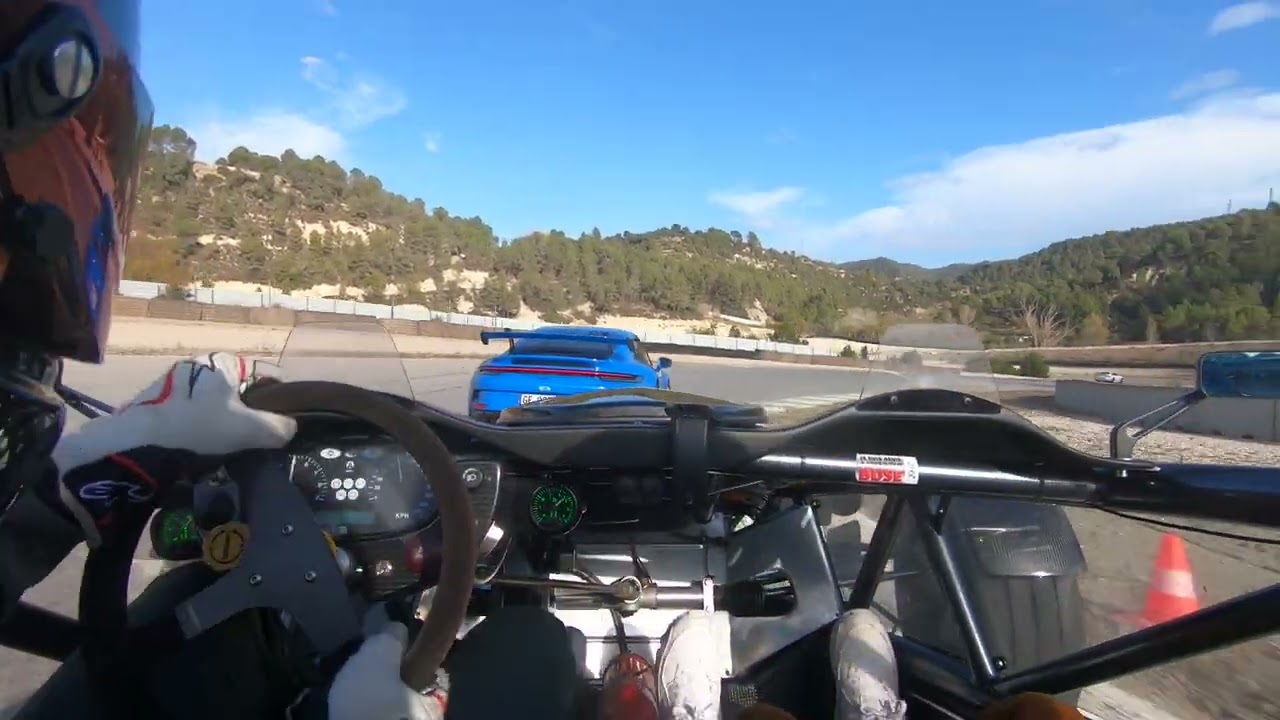 Gaetan Paletou en Ariel Atom vs 992 GT3 a Castelloli