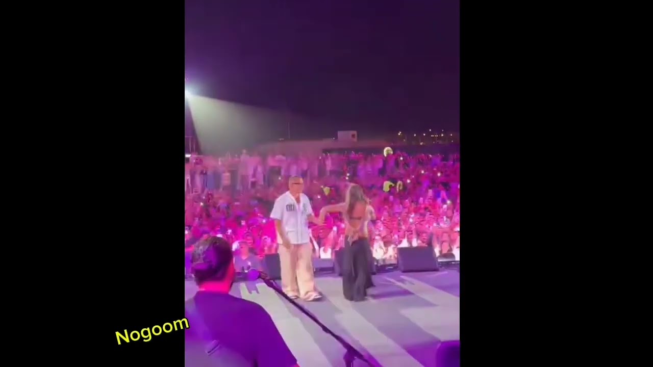 عمرو دياب يغنى خطفونى لايف مع بنته لأول مرة ف الساحل الشمالي