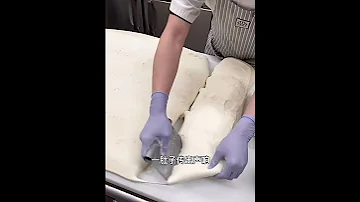 面包 空空子SAMA 制作圆形老式毛毛虫吐司无任何添加剂加上蜂蜜更美味了 