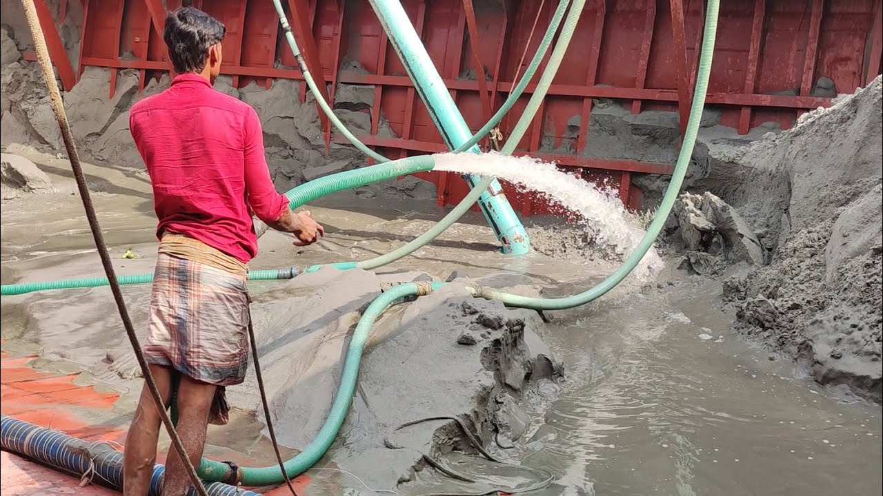 Manual Sand Racking Extreme Hard Work: Manual Sand Unloading with High-Pressure Water ...