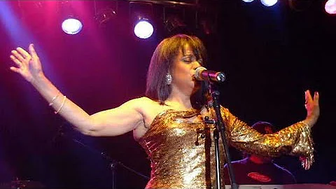 Scherrie Payne - KILLING The 'Stoned Love' Intro! ...