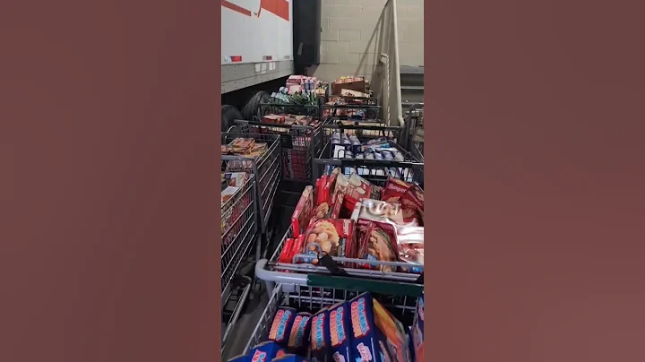 I can't believe this! #dumpsterdiving #viral #crazy #free #donate #omg #shorts