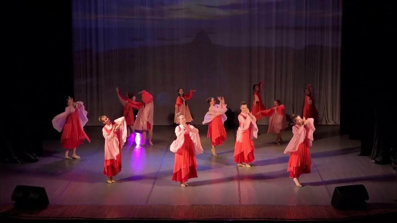 Танец валенки в современной обработке. День славянской культуры. Хрустальный башмачок народный танец. Видео танец матушка река. Валенки для хореографии.