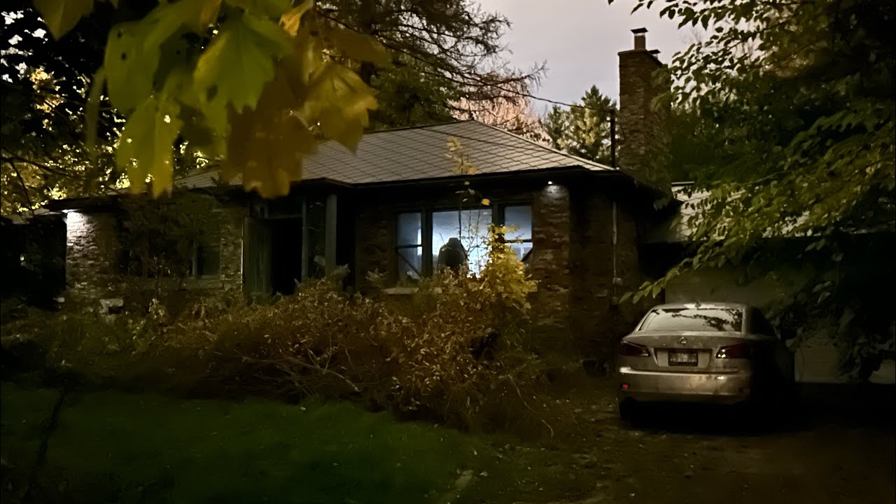 Exploring 2 very Creepy ABANDONED 1950s houses.