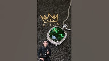 Ngọc lục bảo kết hợp cùng kim cương trên nền vàng trắng nguyên khối Au750 đầy sang trọng