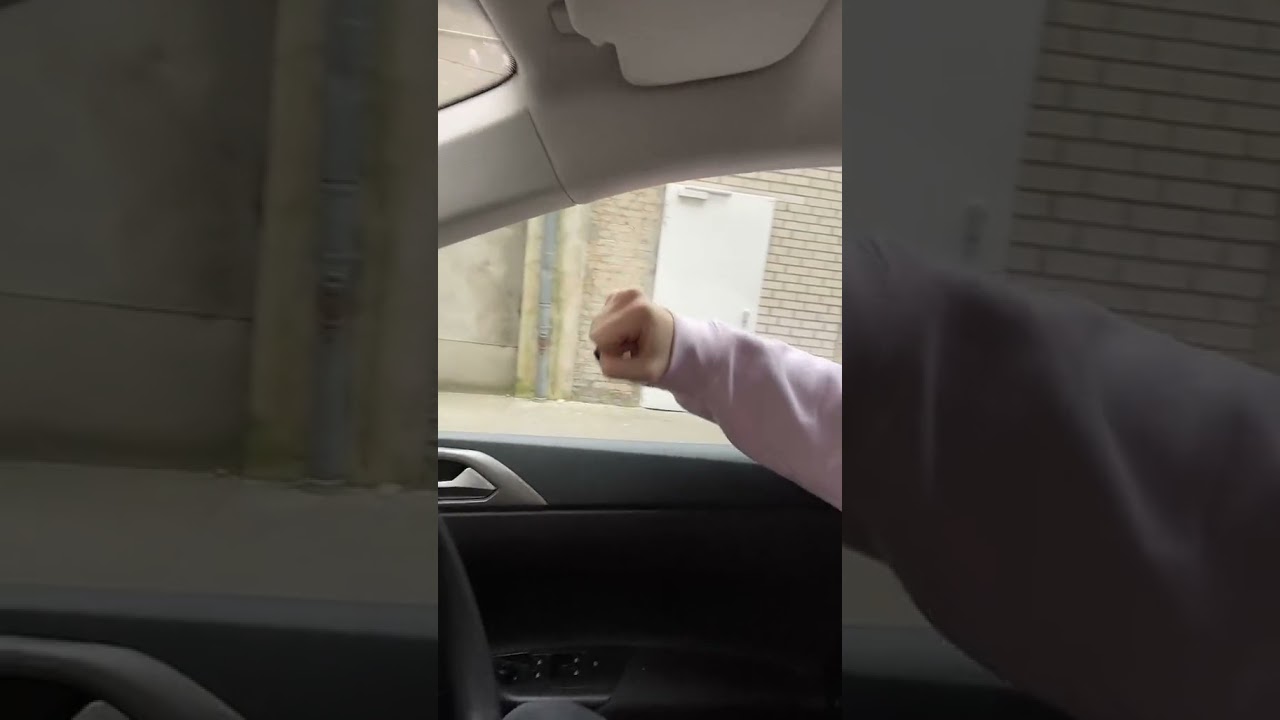 MamaDyma sperrt Dyma aus dem Auto💛