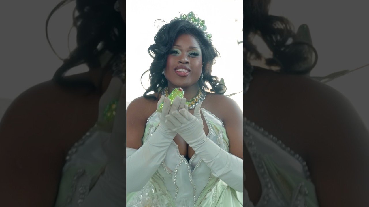 BEAUTIFUL Princess Tiana 👑🐸 DISNEY COSPLAY 😍 #shorts