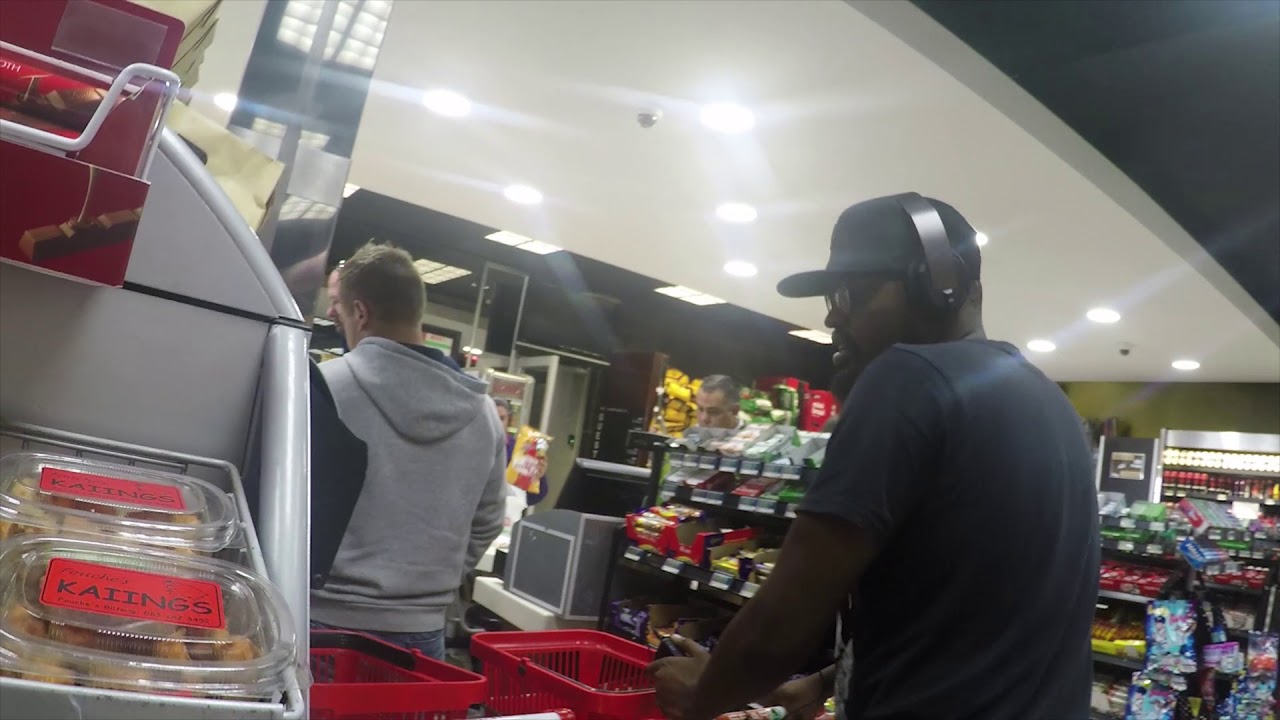 fmi Mack sings for unsuspecting shoppers