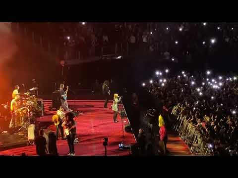 Paramore - Last Hope (Live @ O2 Arena)