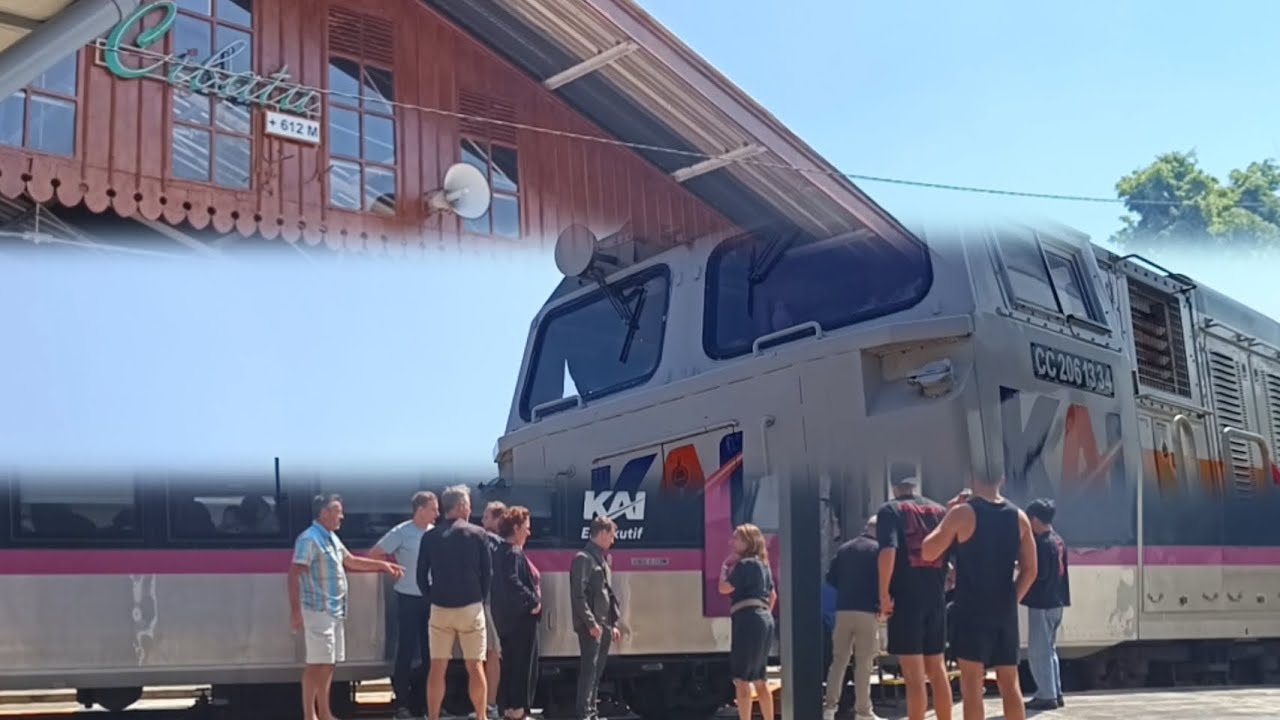 Stasiun cibatu sibuk, ramai kereta jalur utara, dampak dari anjloknya kereta Argo Bromo Anggrek