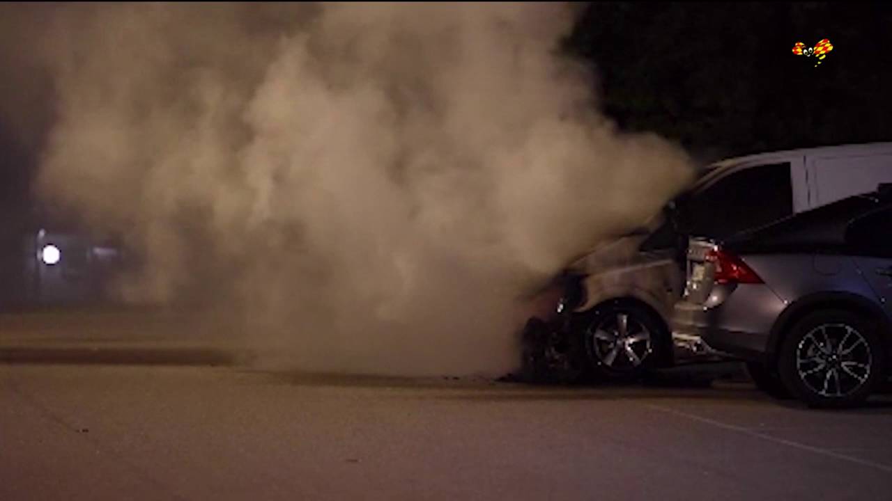 Vågen av bilbränder fortsätter - ytterligare bränder under natten