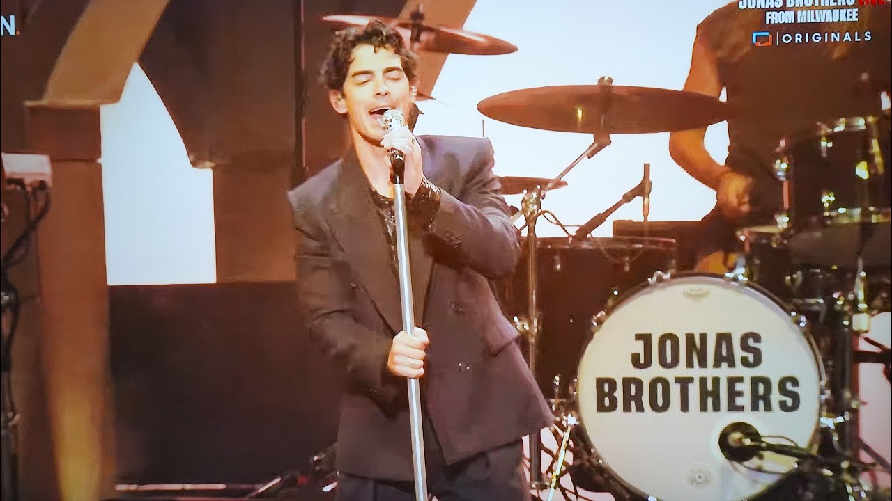 Jonas Brothers + Yellowcard - Ocean Avenue - Milwaukee, WI - 10/12