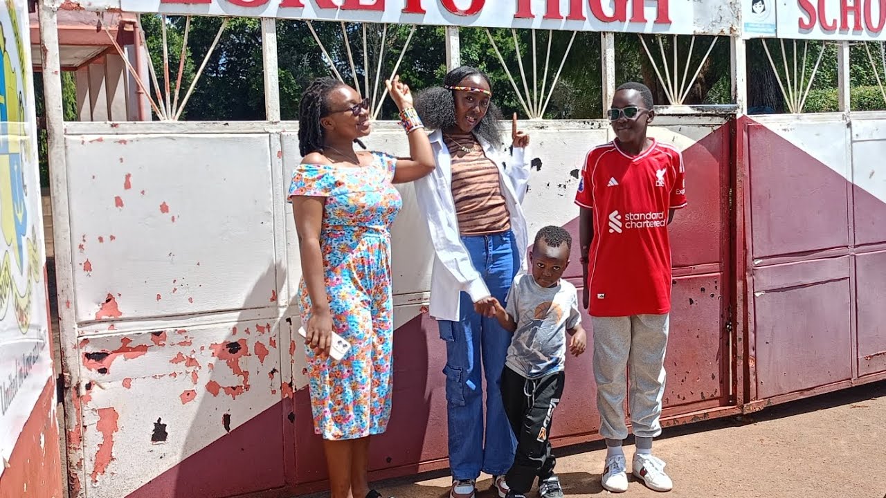 We visited our daughter Gifts new school.... Her reaction was priceless 😍😍