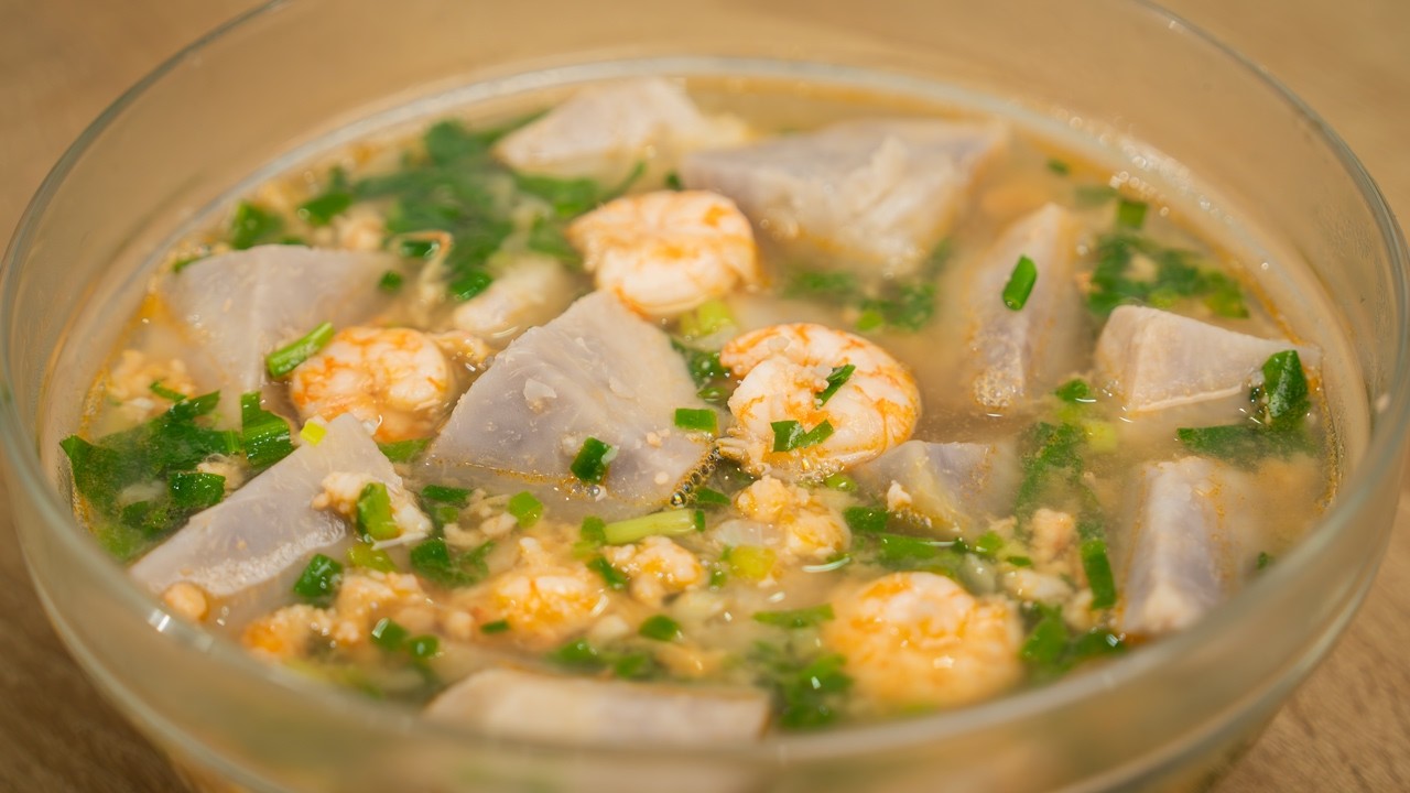 Cách Nấu Canh Khoai Môn Với Tôm Tươi Ngọt Lịm - Dễ Làm Tại Nhà! 🍲