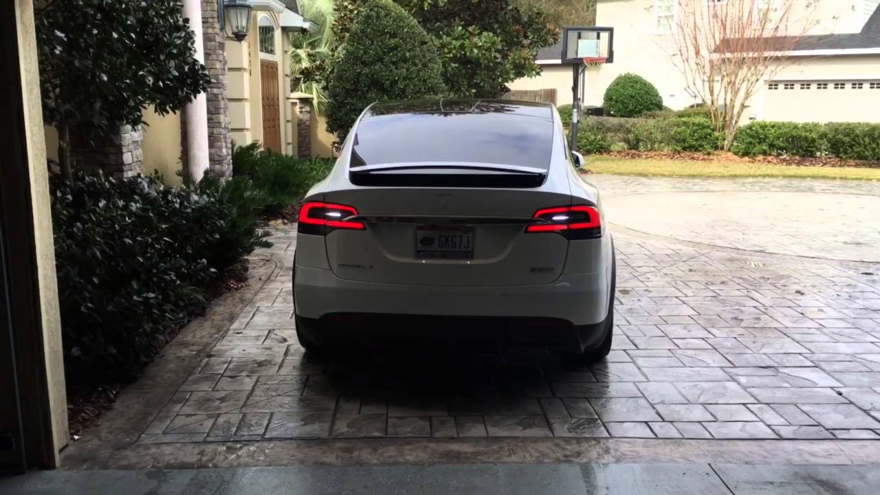 Tesla X Summon -