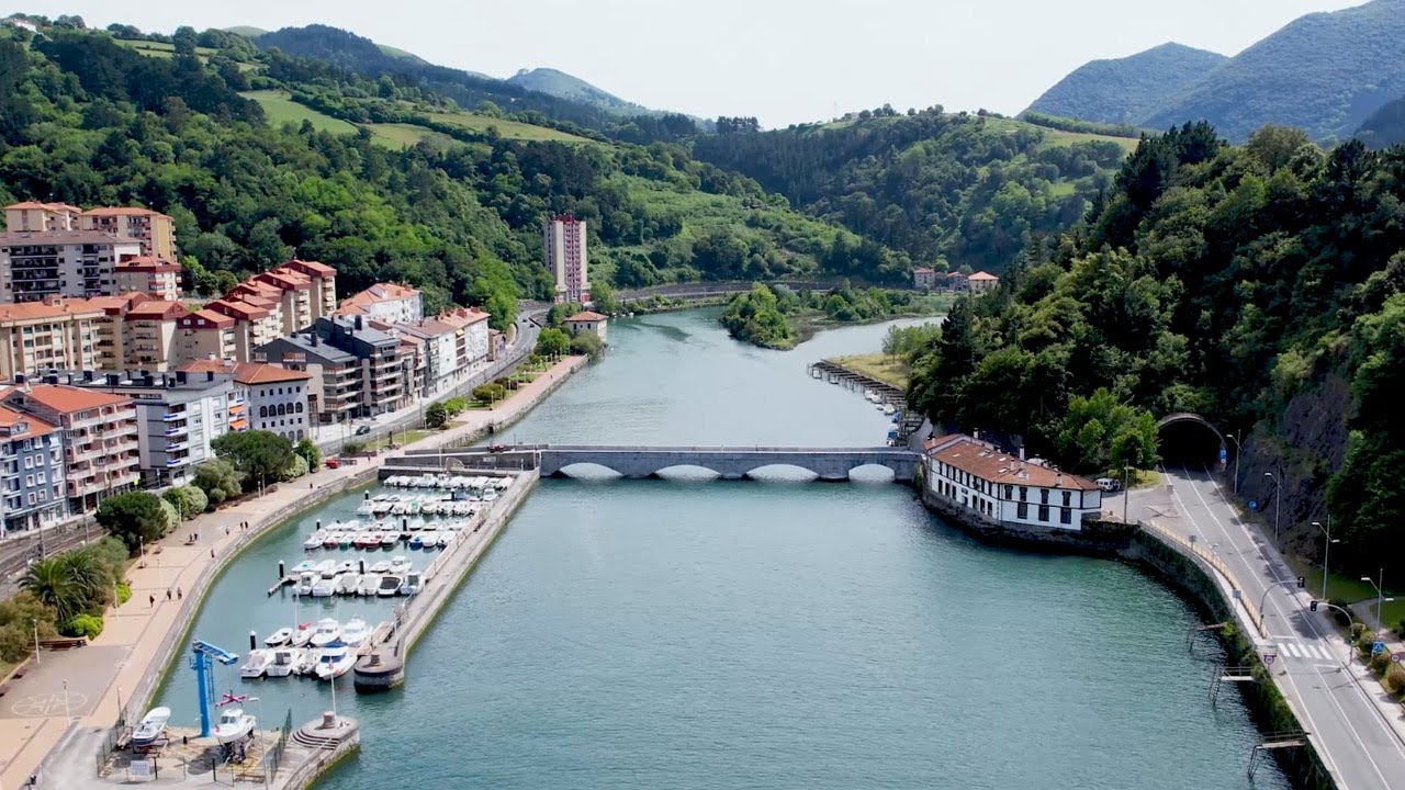 (1/2) Puente Deba-Mutriku, Deba, España – ULMA Construction [es]
