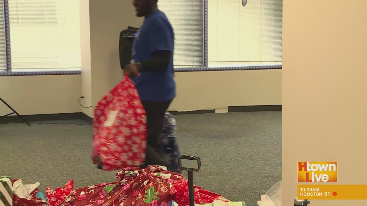 LIVE at Boys and Girls Clubs of Greater Houston's Santa Project