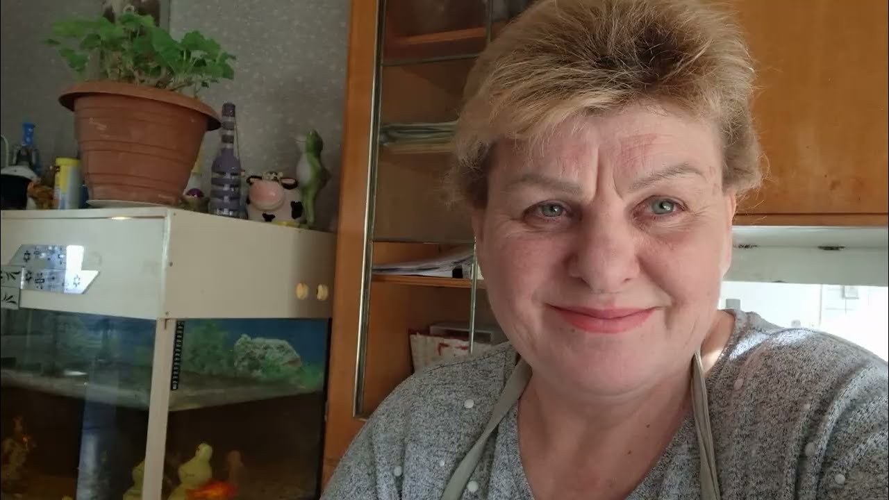 Кот из дома мыши в пляс. Сижу кур пасу. 