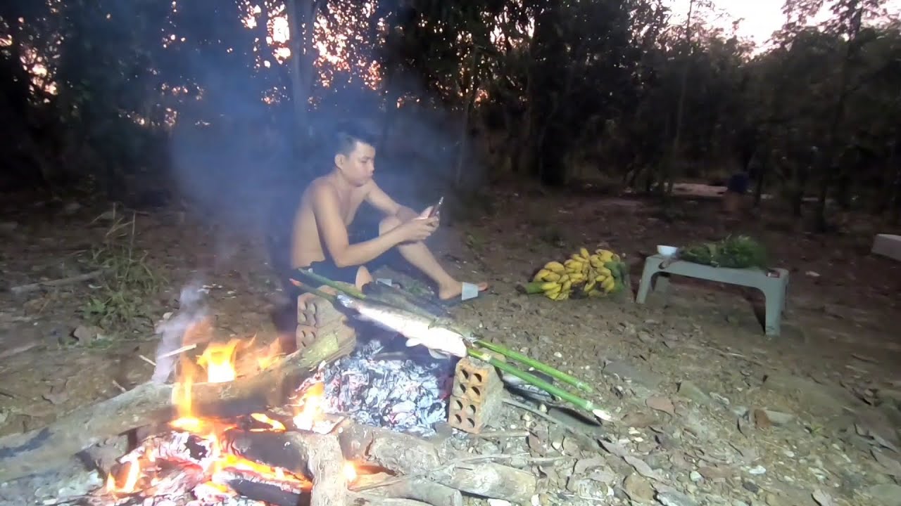 Bữa tiệc nhỏ với món cá lóc nướng trong vườn