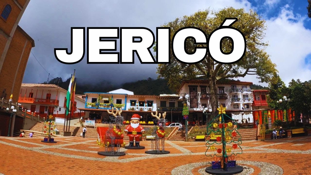 Walking Around The Pueblo, Eating Breakfast, and Looking at The Christmas Decorations | Colombia