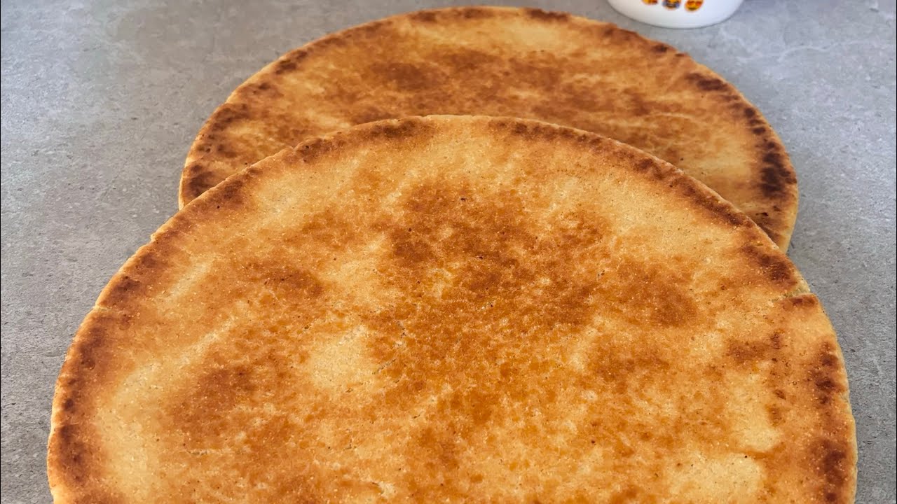 Galette kabyle Aghroum pain algérien kabyle (kesra)