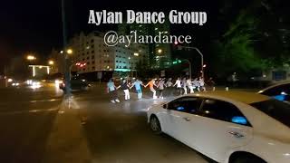 Beautiful Azerbaijani Dance by AYLAN in Pedestrain Crossing - رقص آذری هنرمندان آیلان در خطکشی عابر