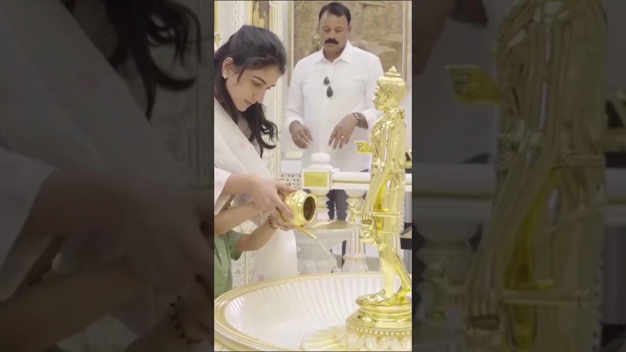 #Devotion #AnantDadaEra #AnantAmbani Anant & Radhika Temple Visit 👍