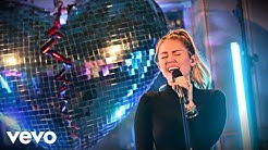 Mark Ronson, Miley Cyrus - No Tears Left To Cry (Ariana Grande cover) in the Live Lounge  - Durasi: 3:49. 