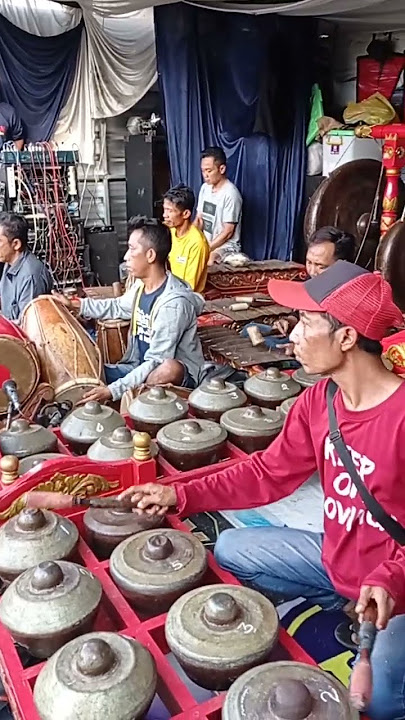 gending Banyumasan. enak di dengar. nyampleng