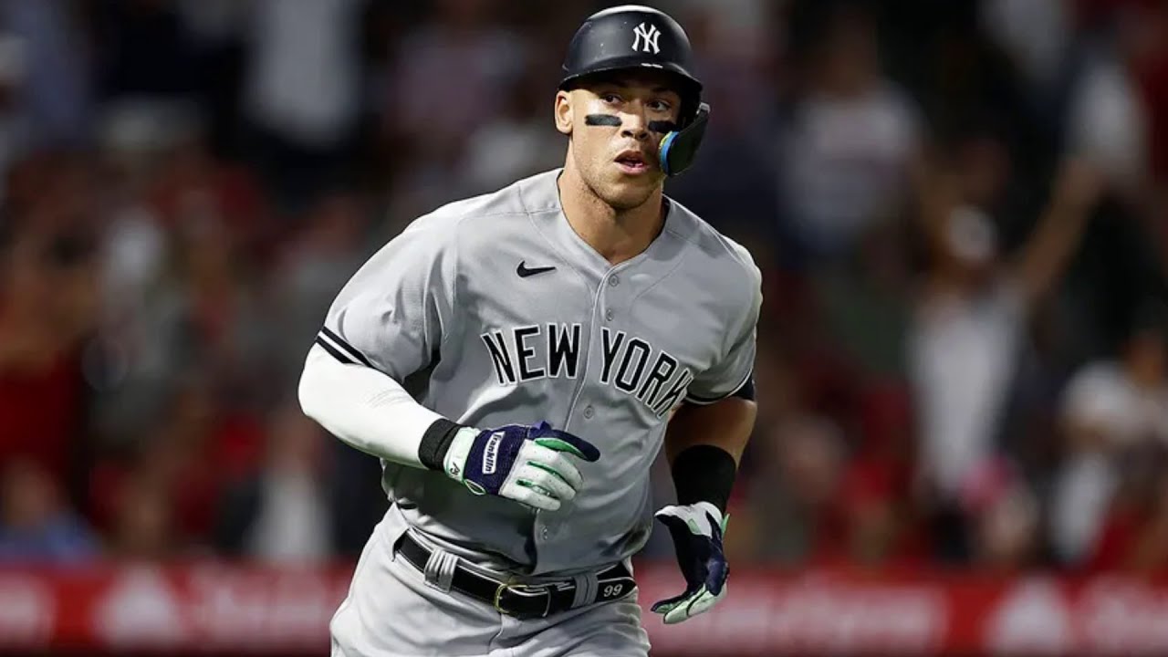Aaron Judge gives the Yankees a late lead with a CLUTCH 448-foot homer to  center! 