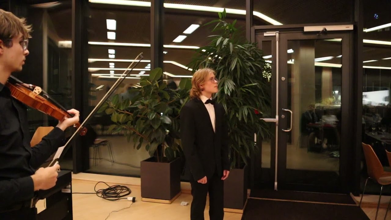 Bjørn Mathias Tollefsen (16) & Augustinas Monteilhet (17) perform "O holy night" LIVE at X-mas party