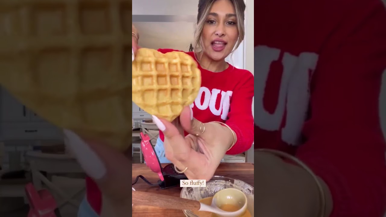 Team Pancake or Waffle? These Low-Carb Waffles Win Every Time! 🍴🥜 