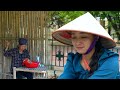 Mom sewed money bags the days waiting for chieu phan to go to the market to earn more income