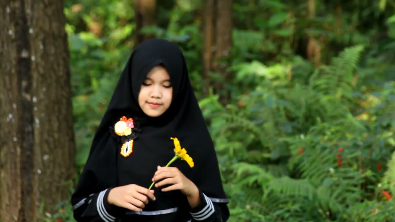 NURUL QARNAINKU Cover Santri Nurul Qarnain Izza Feat Arum