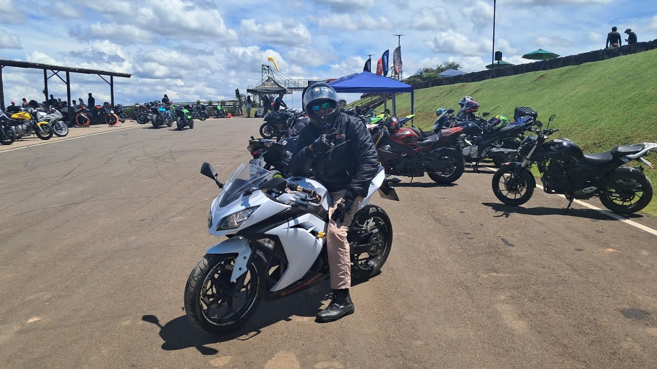 Ninja 300,kawasak Z-400 presença nas estradas até o autódromo de Tuiuti.