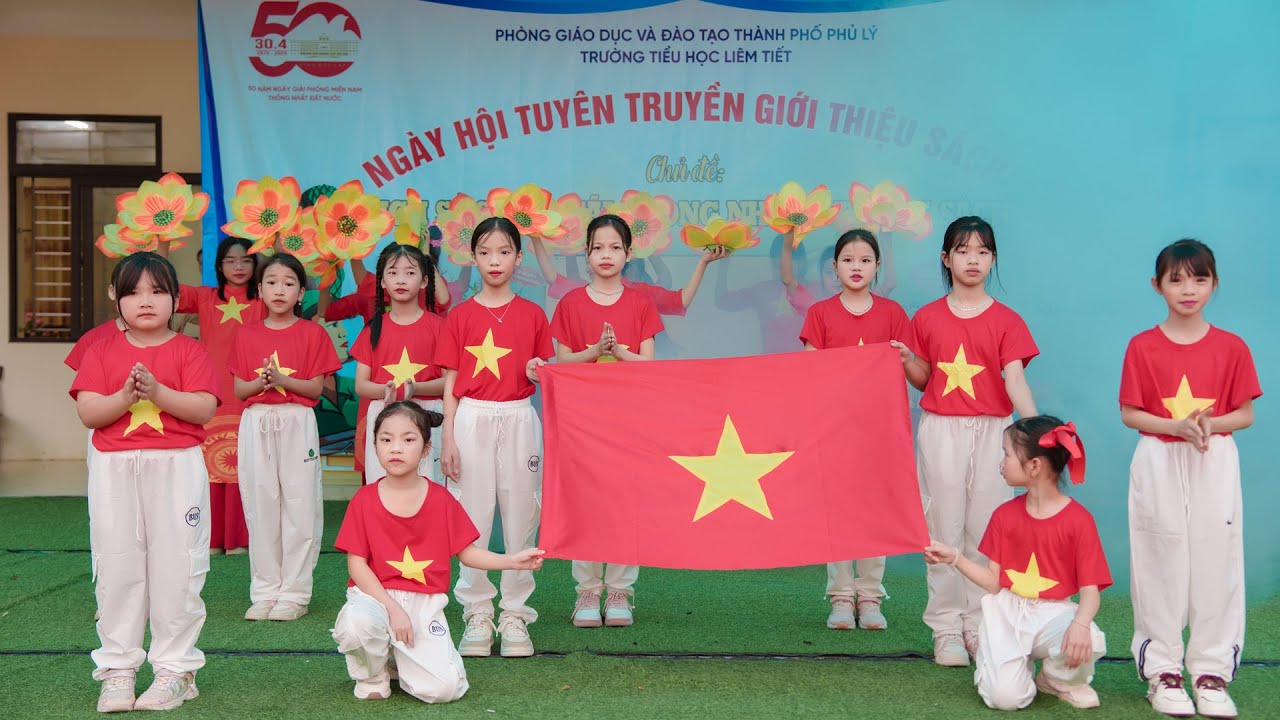 Liên khúc Việt Nam I love , một vòng Việt Nam, Khát vọng tuổi trẻ