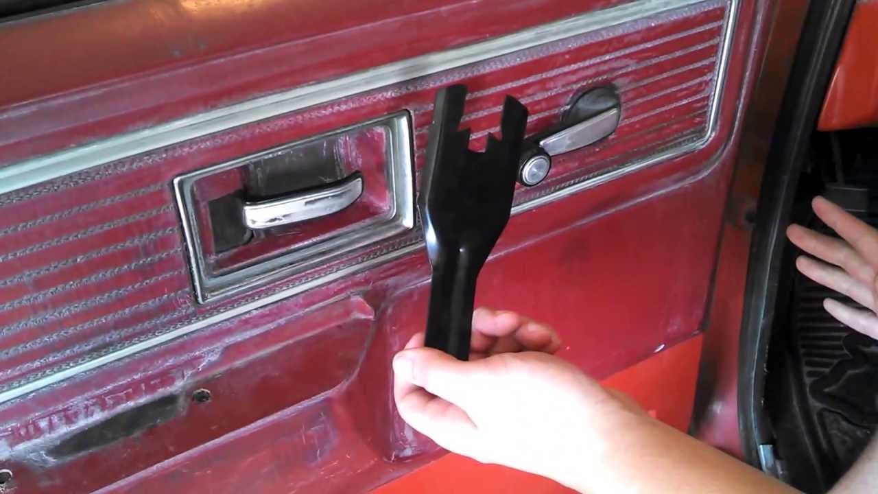 How To Remove Door Panel/Fixing Broken Crank Window 79 Chevy C10 - YouTube.