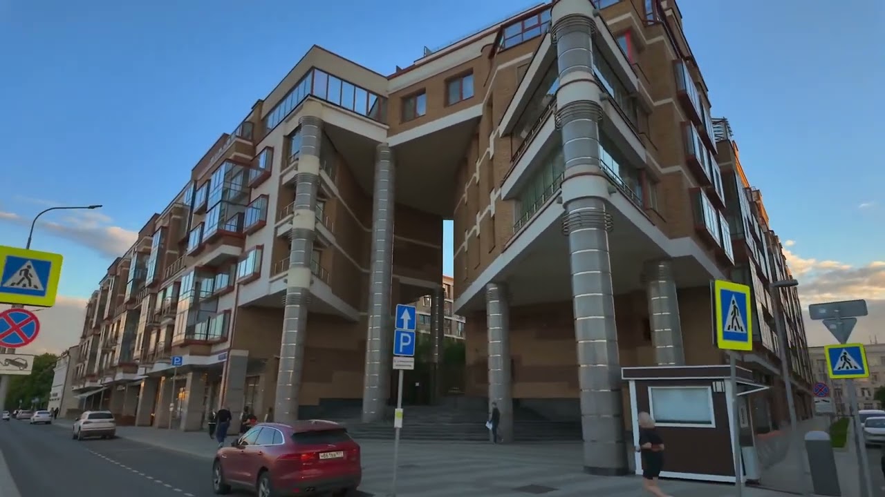 Authentic Moscow 🇷🇺 Street Walk with Real People