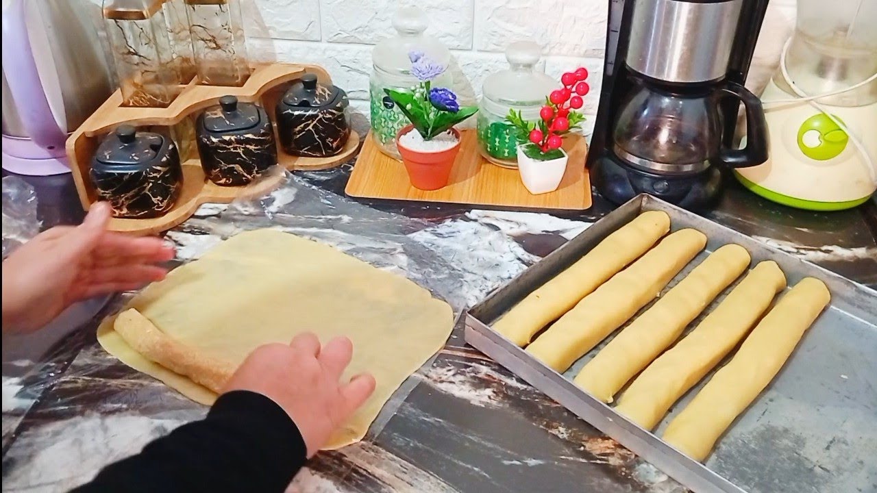 جيبي غير علبة مرغرين فارغة ورواحي نعطيك الوصفة تجي مورقة معسلة تهبل بالبنة تعلميها وديري بيها البوز