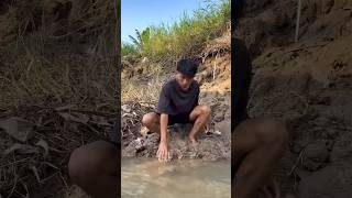 Survival skill: water purification in thewild #shorts