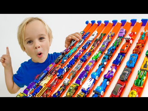 Видео: Крис и Ники играют с игрушечными машинками Hot Wheels Racer Verse