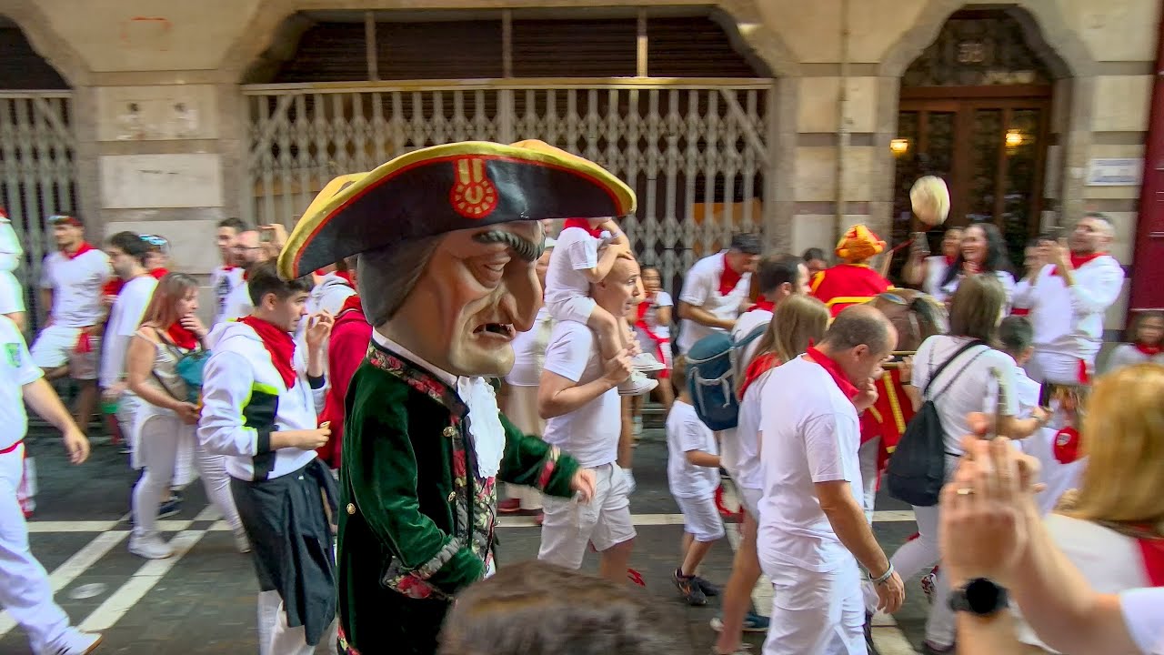 Kilikis, Cabezudos y Zaldikos de la comparsa de Gigantes de Pamplona | San Fermín 2024