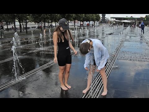 Summer, fountain and girls. Muzeon Park. 2023./Лето, фонтан и девушки. Парк Музеон. 2023г.