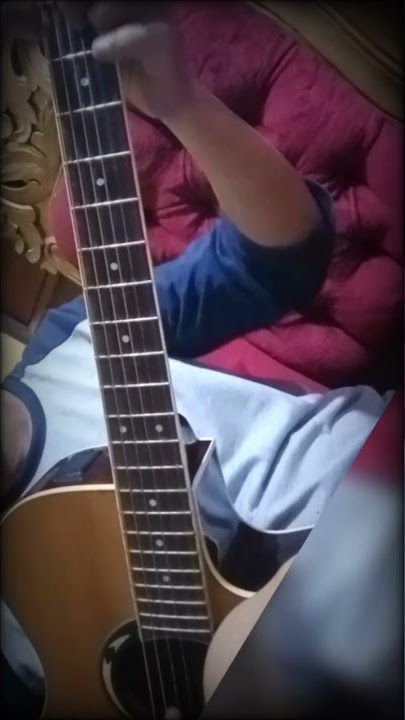 di rumah saja biar santuy....main gitar akustik jangan lupa ngopi...#Shorts