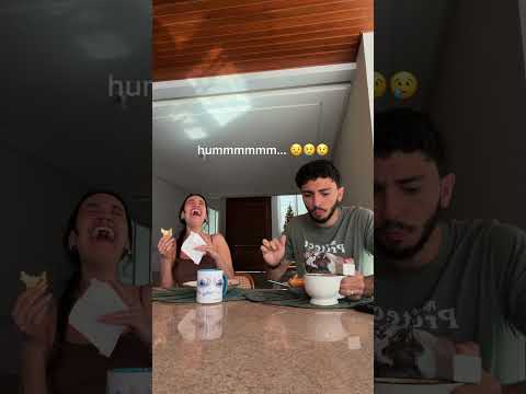 TROLEI ELE COM UMA CANECA DIFERENTE