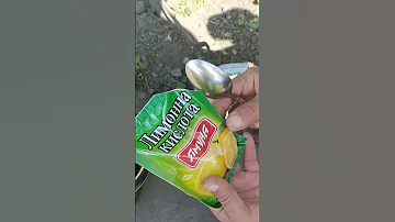Обязательно сделайте эту процедуру, если лист пожелтел на плодовых деревьях. Причина опадания плодов