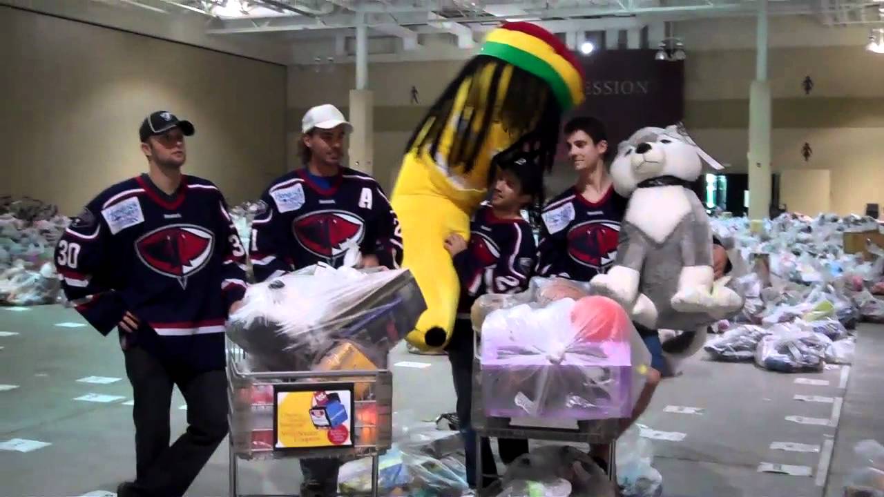 Stingrays Volunteer at Salvation Army