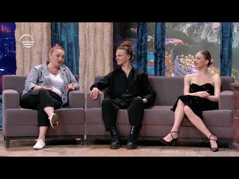 ერეკლე გირგვლიანი და ბაბი კირკიტაძე დედასთან ერთად ღამის შოუში